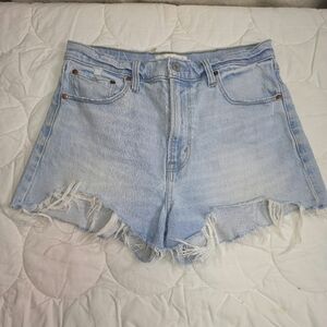 Abercrombie Fitch Mom Short High Rise Light Wash Distressed Raw Hem Size 28